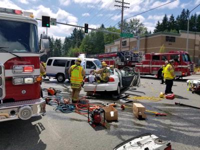 Motor vehicle collision temporarily closes SR 527