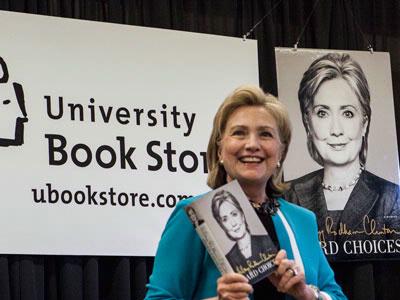 Clinton Signs 1,200 Books