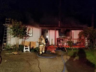 Firefighters extinguish early morning blaze