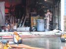 Firefighters quickly extinguish garage fire